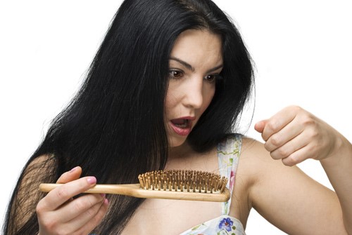 5 cách trị rụng tóc tại nhà đơn giản mà hiệu quả 5 cách trị rụng tóc tại nhà đơn giản mà hiệu quả